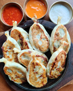 Chicken Cheese Kothey Momos [6 Pieces]