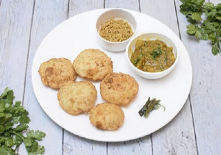 Clube Kachori Sabji