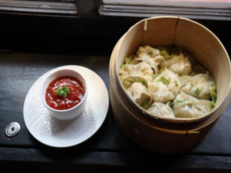 Steamed Vegetable Momos (8Pcs)