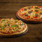 Duas Combinações Clássicas De Pizza Média Não Vegetariana.
