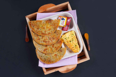 Aloo Paratha Com Combinação De Omelete Dupla