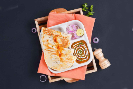 [Abaixo De 600 Calorias] Dal Makhani Bread Kulcha Lunchbox