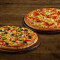 Combinação De Duas Pizzas Médias Especiais Com Vegetais.