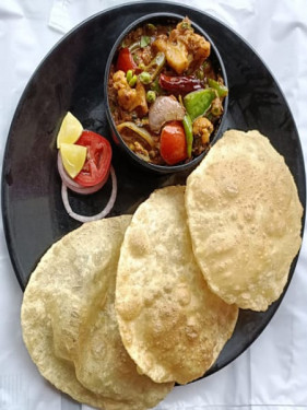 Bhatura 2Pcs Palak Paneer Masala Salad