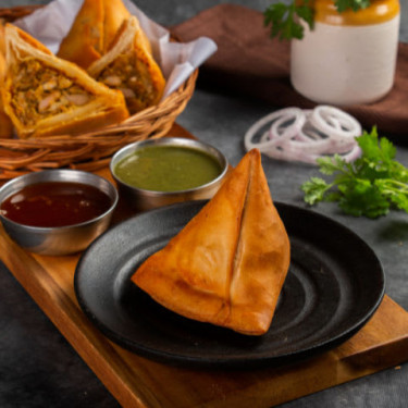 Frango Assado Keema Samosa