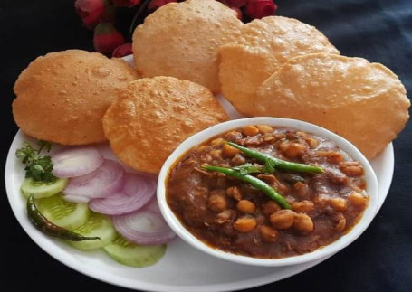 Chhole 5 Poori