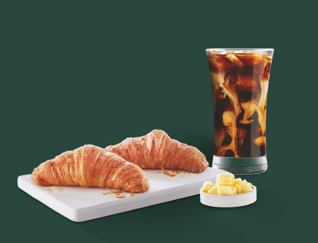 Baunilha Doce Creme Frio Brew Com Manteiga Croissant Com Manteiga