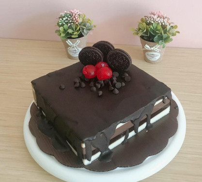 Chocovanilla Pocket Friendly Cake (300Gms)