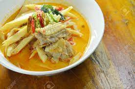 Broiler Chicken Curry With Bamboo Shoot (8 Piece)