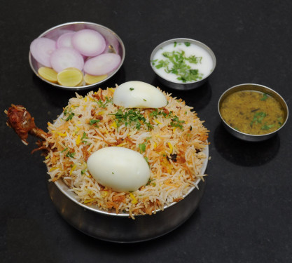 Chicken Hyderabadi Dum Biryani With Raita