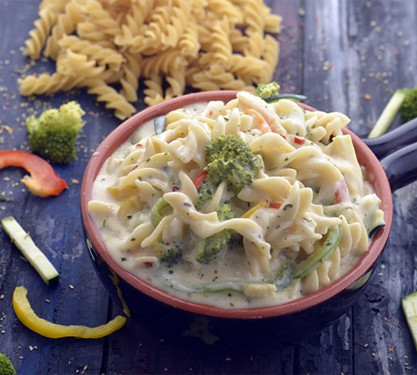 White Sauce Pasta (Mixed Veg)