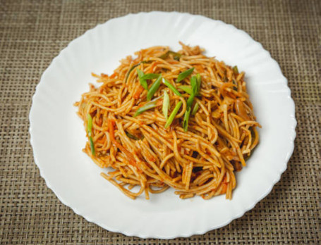Veg Chowmein 500 Ml Container)