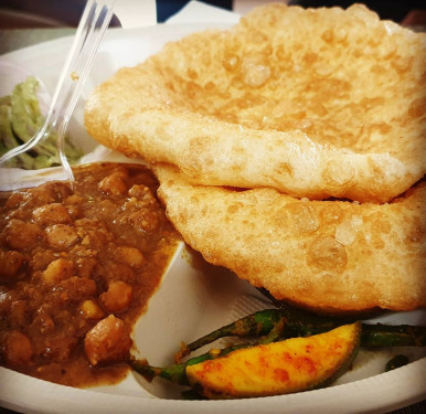 Choley Bhature (2Pcs)