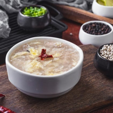 Sopa De Carne De Caranguejo Com Gota De Ovo E Pimentas