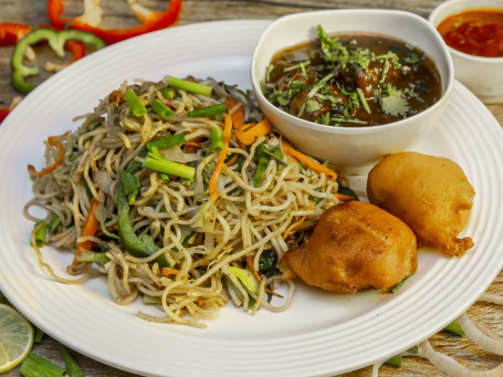 Veg Noodles And Veg Manchurian (2 Pcs) Combo