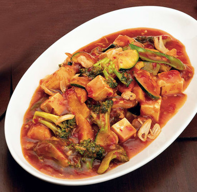 Stir Fried Vegetables And Cottage Cheese With Roasted Garlic