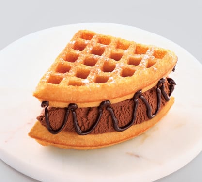 Sorvete E Fudge Waffle De Chocolate