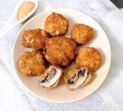 Pan Fried Cheese Stuffed Mushroom In Schezwan Sauce (6 Pcs)