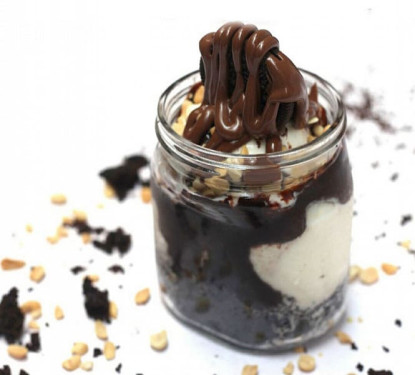 Cookie And Cream Sundae