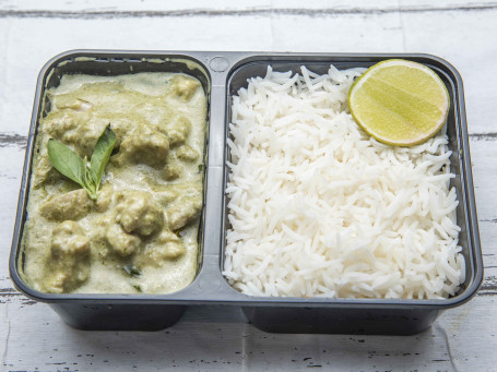 Chicken Green Curry With Choice Of Steamed Rice/Boiled Noodles Combo