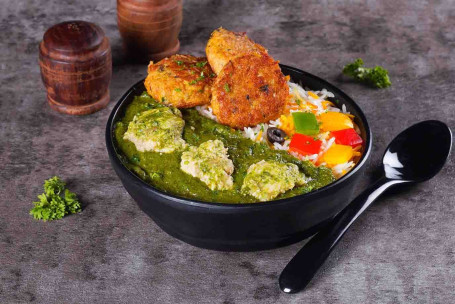 Tigela De Arroz De Frango Palak Com Kebab De Frango