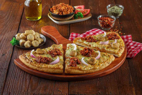 Kheema Sausage Semizza [Half Pizza]