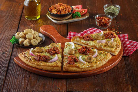 Kheema Sausage Cheese Burst Semizza [Half Pizza]