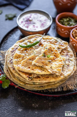 Paneer Paratha (2 Pcs) With Curd Pickle