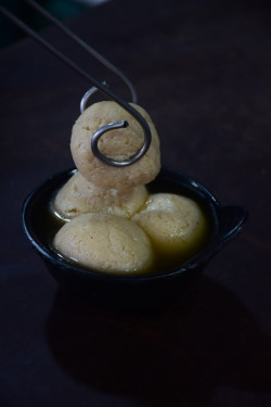 Nolen Gur Rasgulla (5 Pieces)