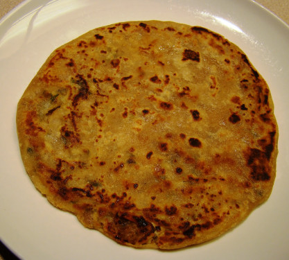 Paneer Paratha With Plain Curd And Pickle