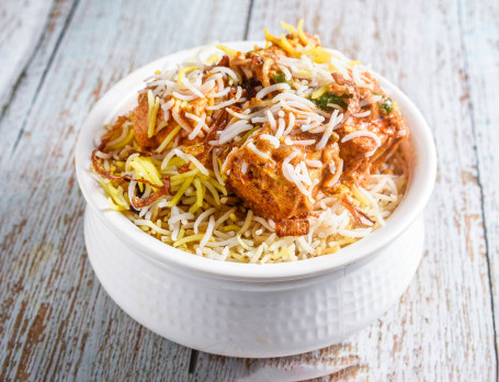 Hazrat Ganj Paneer Tikka Makkhanwala Biryani (4 Pcs Paneer Tikka 1 Pc Egg 1 Pc Aloo 750 Ml Rice)