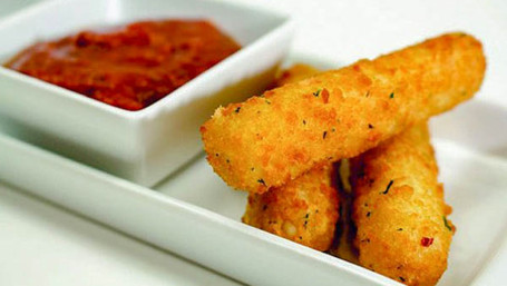 Fried Mozzarella Sticks(8)