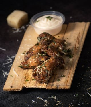 Garlic Parmesan Chicken Wings (6 Pieces)