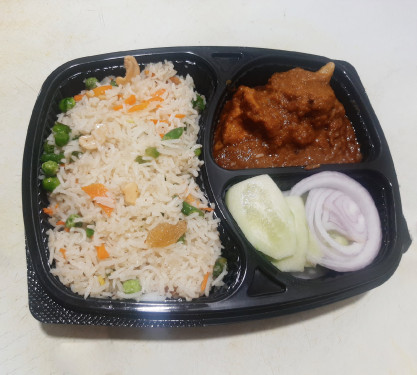 Fried Rice Chicken Kosha (2 Pcs) Salad