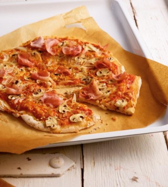 Pizza Salame Schinken Champignons E Zwiebeln