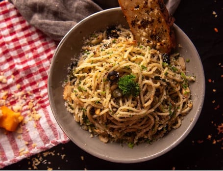 Classic Spaghetti Aglio Oglio (Veg)