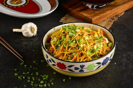 Veg Wok Tossed Hakka Noddles