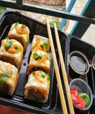 Spicy Cheese Maki 6 Pcs