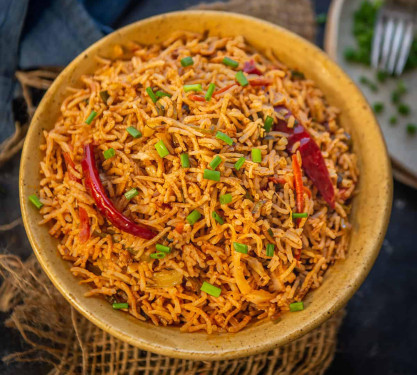 Spicy Schezwan Fried Rice [Veg]