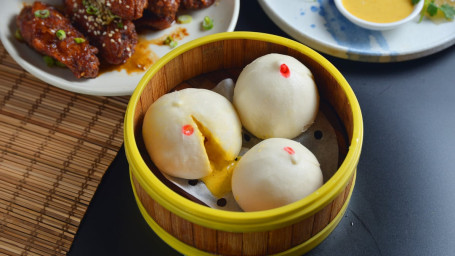 826. Nǎi Huáng Liú Shā Bāo Egg Yolk Lava Buns