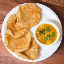 Poori With Aloo Matar Ki Sabzi (4 Pcs)