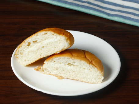 Cream Bun [1 Pcs] Served With Sauce