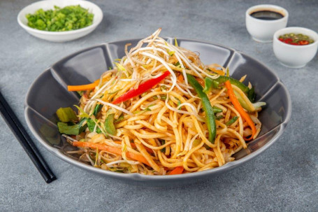 Veg Hakka Noodle (Serves 1 2)