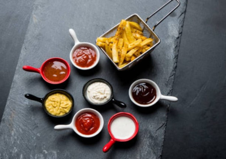 Jumbo Fry Box With 5 Dips