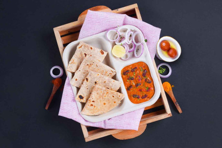 Rajma, Chapati Lunchbox Com Gulab Jamun (2 Unid.)