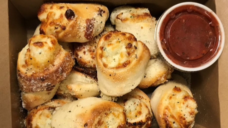 Garlic Cheese Bread Knots