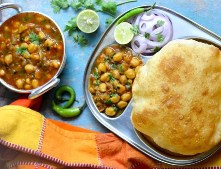 Chole Bhature (1 Piece)