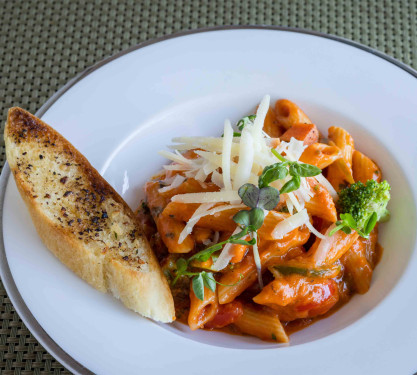 Pasta Arrabiata With Vegetables Garlic Bread