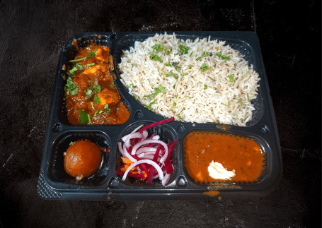 Kadhai Paneer Masala With Dal Makhni Thali