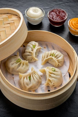 Steamed Classic Chicken Momo With Momo Chutney (5 Pcs)